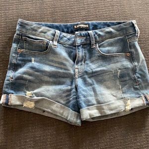 Express distressed cuffed denim short